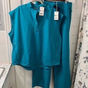 Figs Women’s Rafaela Oversized Scrub Top and Matching Wide Leg Pants in Teal